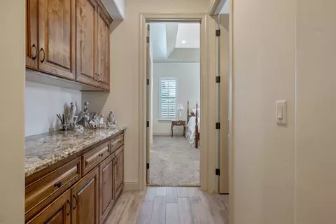 Entry Way - 710 Olivewood Dr, Exeter, CA 93221 photo 13 of 16