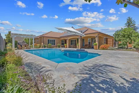 Exterior - 710 Olivewood Dr, Exeter, CA 93221 photo 9 of 24