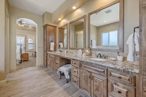 Bath - 710 Olivewood Dr, Exeter, CA 93221 photo 6 of 9