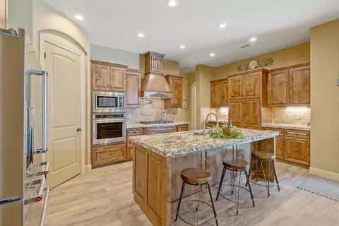 Kitchen - 710 Olivewood Dr, Exeter, CA 93221 photo 5 of 8