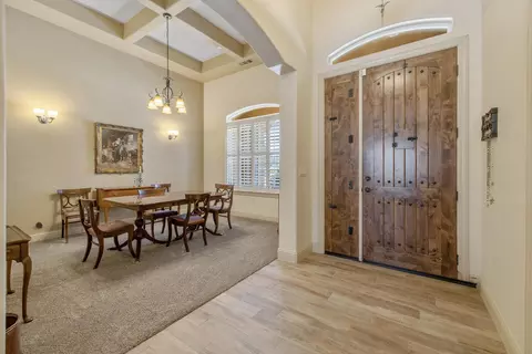 Entry Way - 710 Olivewood Dr, Exeter, CA 93221 photo 5 of 16