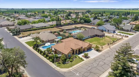 View/Area - 710 Olivewood Dr, Exeter, CA 93221 photo 3 of 7