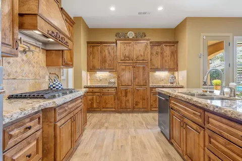 Kitchen - 710 Olivewood Dr, Exeter, CA 93221 photo 6 of 8