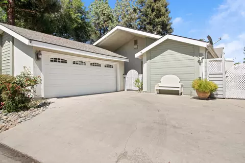 1421 E Castleview Dr, Visalia, CA 93292