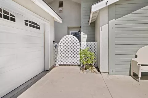 Exterior - 1421 E Castleview Dr, Visalia, CA 93292 photo 2 of 4