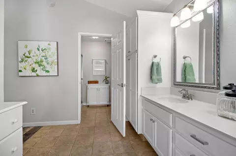 Bath - 1421 E Castleview Dr, Visalia, CA 93292 photo 1 of 4
