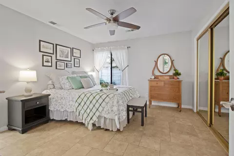 Bedroom - 1421 E Castleview Dr, Visalia, CA 93292 photo 3 of 5