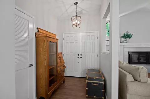 Entry Way - 1421 E Castleview Dr, Visalia, CA 93292 photo 2 of 3