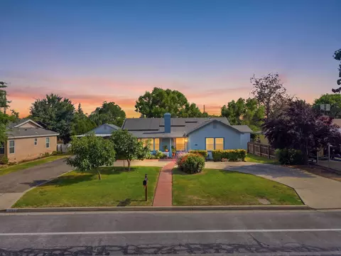 933 E Cross Ave, Tulare, CA 93274