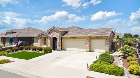 2886 Bell Port Ave, Tulare, CA 93274