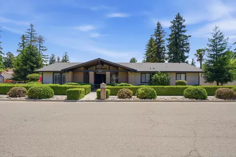 445 E Chevy Chase Dr, Tulare, CA 93274