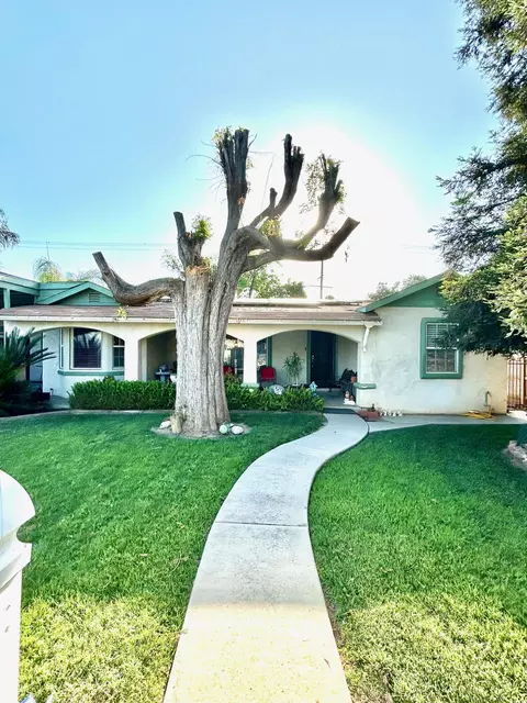 417 S Valencia Blvd, Woodlake, CA 93286