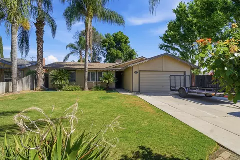 410 E Seeger Ct, Visalia, CA 93277