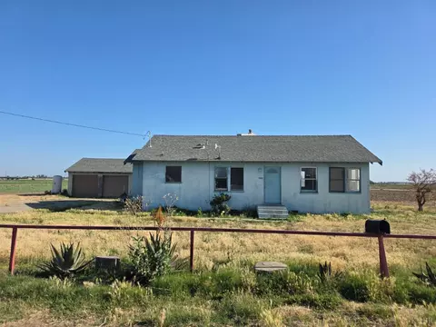 8498 Iona Ave, Hanford, CA 93230