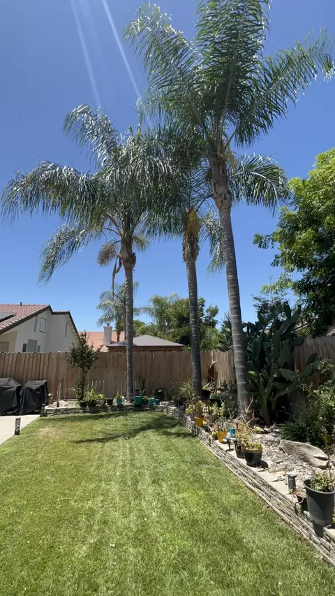 Exterior - 1344 E Parkview Ct, Visalia, CA 93292 photo 3 of 4