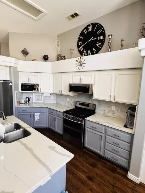 Kitchen - 1344 E Parkview Ct, Visalia, CA 93292 photo 3 of 3