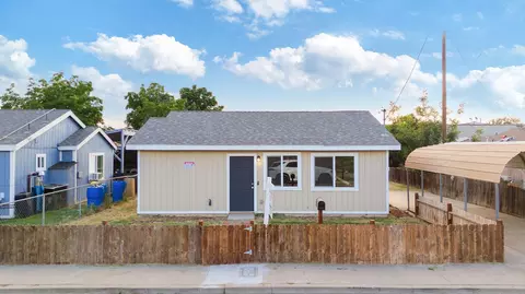 209 S Magnolia Ave, Farmersville, CA 93223