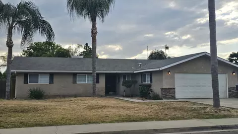 3211 S Vickie Ct, Visalia, CA 93277