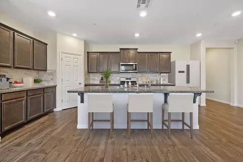 Kitchen - 3518 E Laura Ct, Visalia, CA 93292 photo 2 of 6