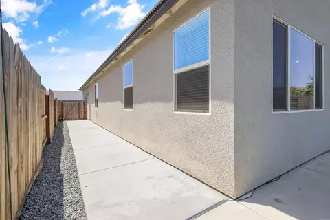 Exterior - 3518 E Laura Ct, Visalia, CA 93292 photo 6 of 10