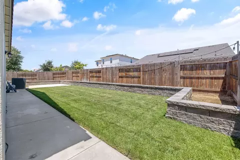 Exterior - 3518 E Laura Ct, Visalia, CA 93292 photo 4 of 10