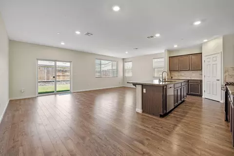 Living - 3518 E Laura Ct, Visalia, CA 93292 photo 2 of 6