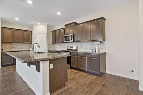 Kitchen - 3518 E Laura Ct, Visalia, CA 93292 photo 5 of 6