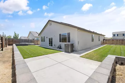 Exterior - 3518 E Laura Ct, Visalia, CA 93292 photo 9 of 10