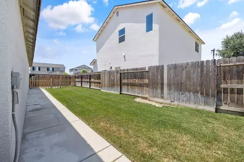 Exterior - 3518 E Laura Ct, Visalia, CA 93292 photo 10 of 10
