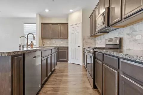 Kitchen - 3518 E Laura Ct, Visalia, CA 93292 photo 6 of 6