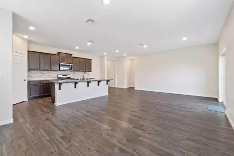 Living - 3518 E Laura Ct, Visalia, CA 93292 photo 5 of 6
