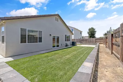 Exterior - 3518 E Laura Ct, Visalia, CA 93292 photo 5 of 10