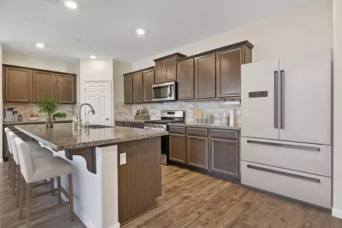 Kitchen - 3518 E Laura Ct, Visalia, CA 93292 photo 1 of 6