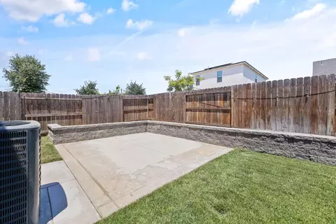 Exterior - 3518 E Laura Ct, Visalia, CA 93292 photo 7 of 10