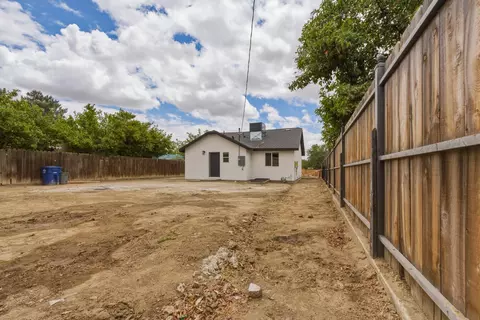 Exterior - 817 E Whitney St, Avenal, CA 93204 photo 5 of 6