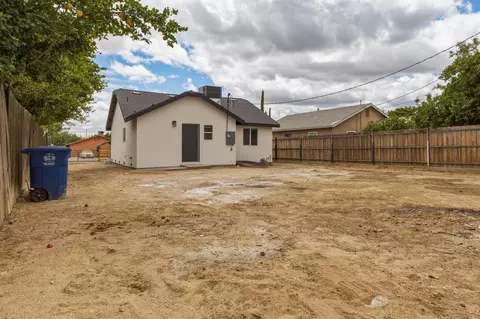 Exterior - 817 E Whitney St, Avenal, CA 93204 photo 4 of 6