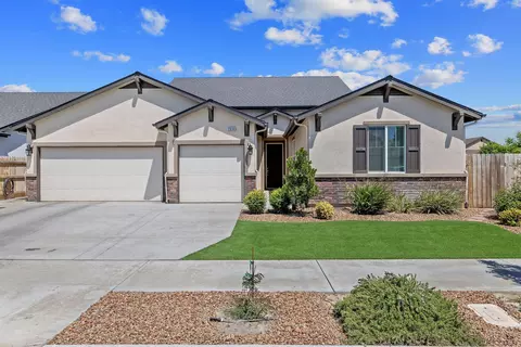 2936 S Irma St, Visalia, CA 93292