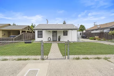 813 N Hall St, Visalia, CA 93291