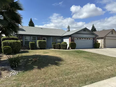 5847 W Tempe Ave, Visalia, CA 93277