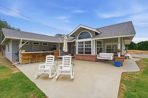 Exterior - 33614 Globe Dr, Springville, CA 93265 photo 5 of 10