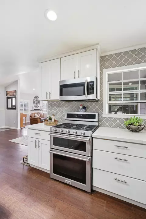 Kitchen - 33614 Globe Dr, Springville, CA 93265 photo 2 of 7
