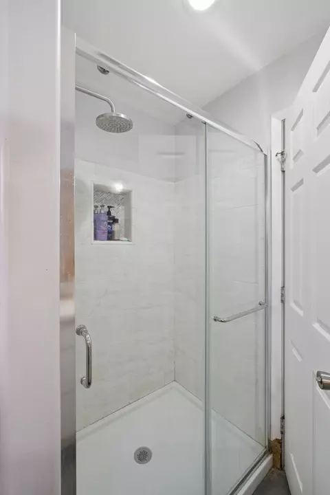 Bath - 33614 Globe Dr, Springville, CA 93265 photo 3 of 10