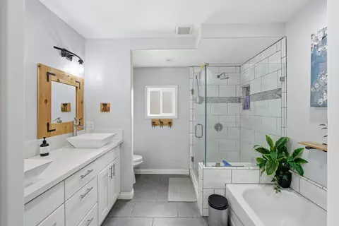 Bath - 33614 Globe Dr, Springville, CA 93265 photo 4 of 10