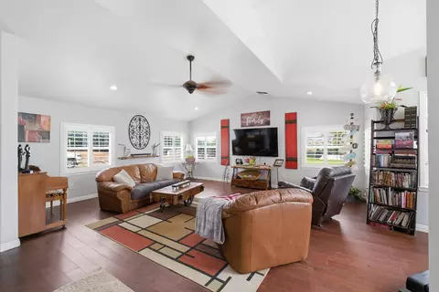 Living - 33614 Globe Dr, Springville, CA 93265 photo 1 of 2