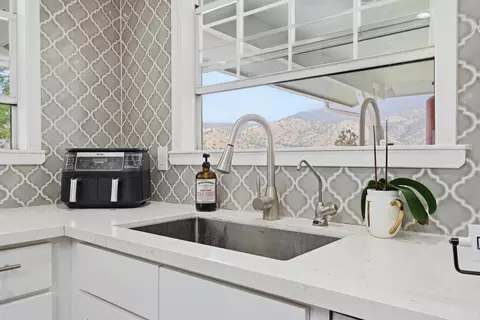 Kitchen - 33614 Globe Dr, Springville, CA 93265 photo 3 of 7
