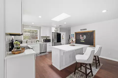 Kitchen - 33614 Globe Dr, Springville, CA 93265 photo 1 of 7