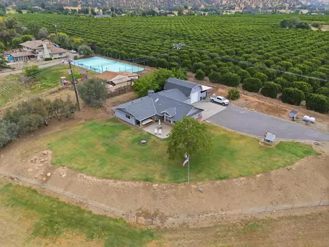 View/Area - 33614 Globe Dr, Springville, CA 93265 photo 2 of 9