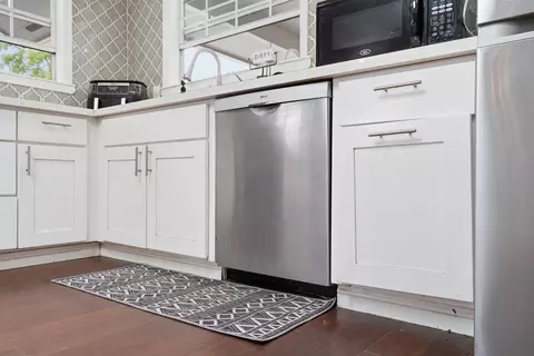 Kitchen - 33614 Globe Dr, Springville, CA 93265 photo 4 of 7