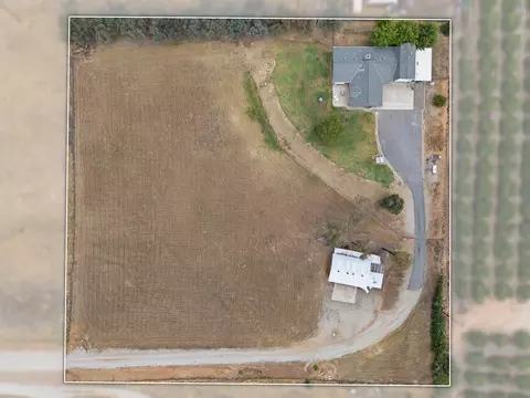 View/Area - 33614 Globe Dr, Springville, CA 93265 photo 6 of 9
