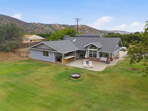 Exterior - 33614 Globe Dr, Springville, CA 93265 photo 1 of 10